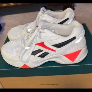 lightly worn reebok chunky sneaker